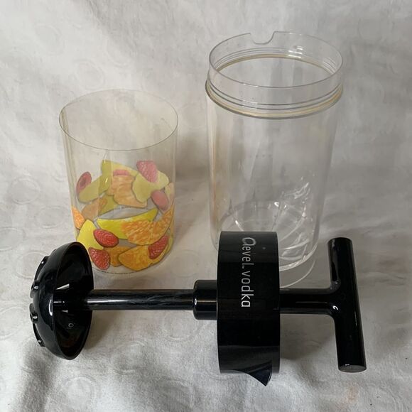 NWOT Level Vodka Fruit Muller Cocktail Maker Strainer Flavor Infuser - Picture 3 of 3